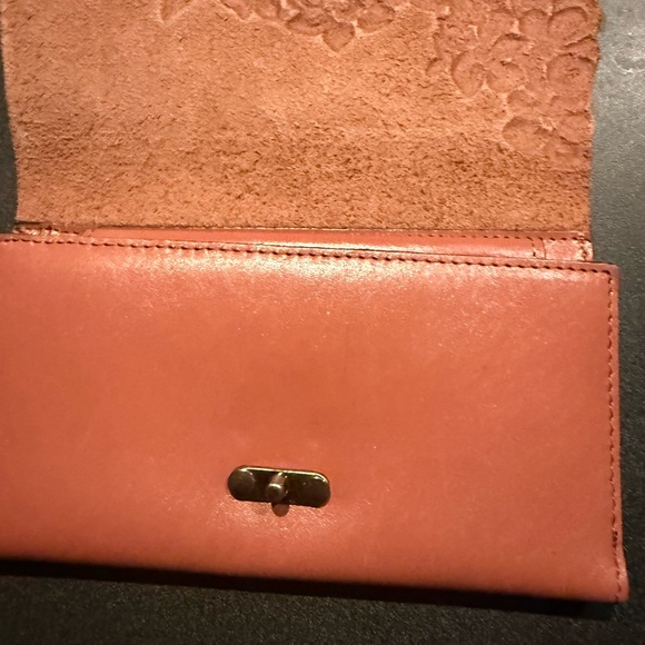 Patricia Nash Pink Floral Embossed Clutch - Picture 5 of 9